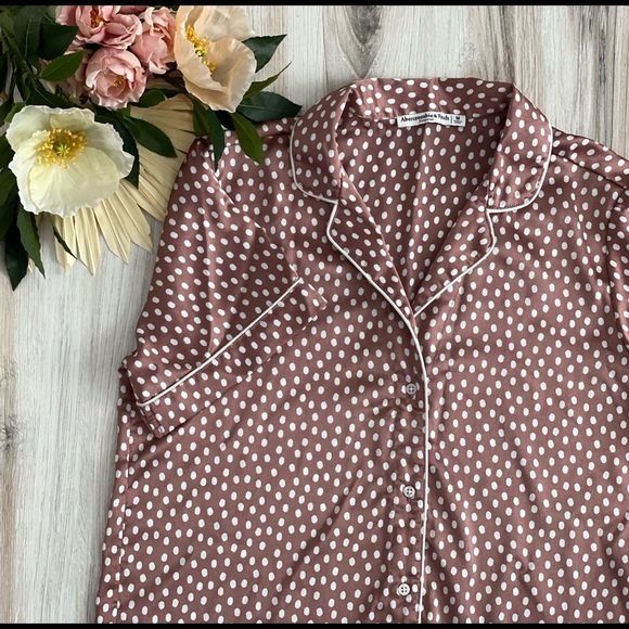 Abercrombie & Fitch Other - NEVER WORN-Abercrombie & Fitch Satin Sleep Shirt- Polka Dot & Mauve- Medium